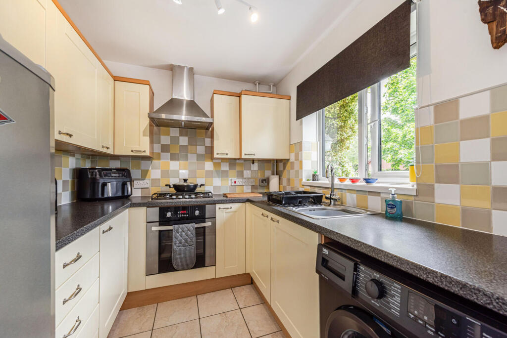 Albacore Avenue, Warsash, Southampton photo 4
