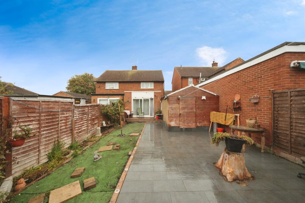 Wellfield Avenue, Luton photo 2