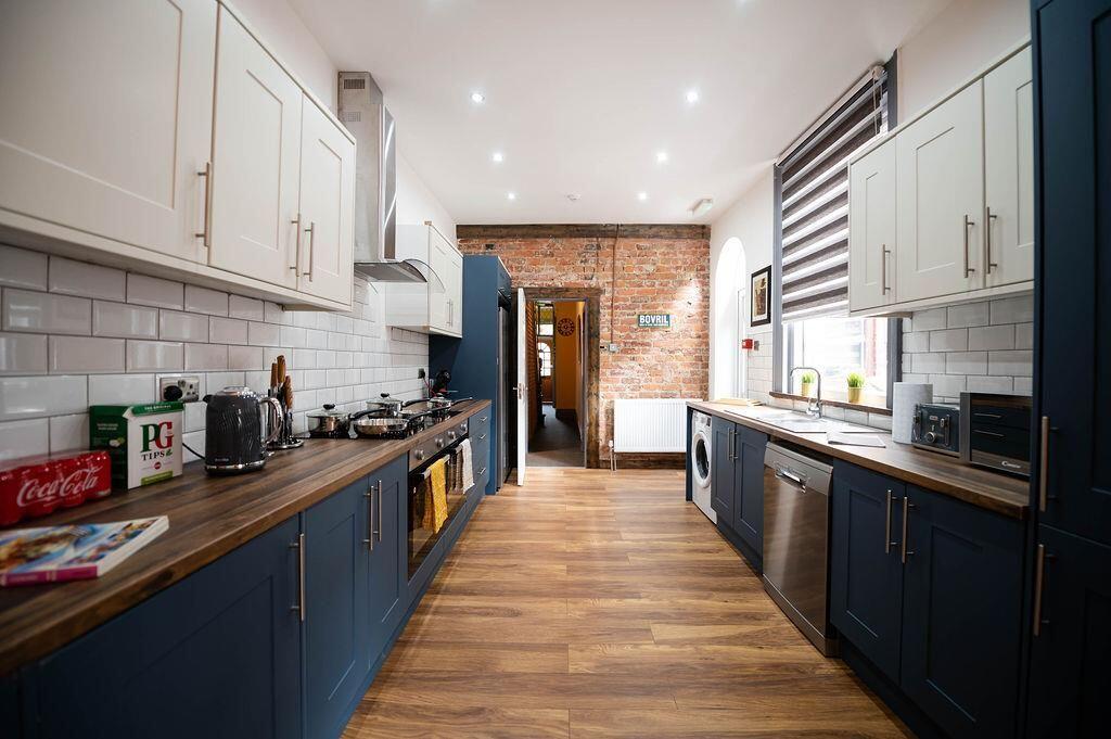House in Oldham, Greater Manchester - View 4