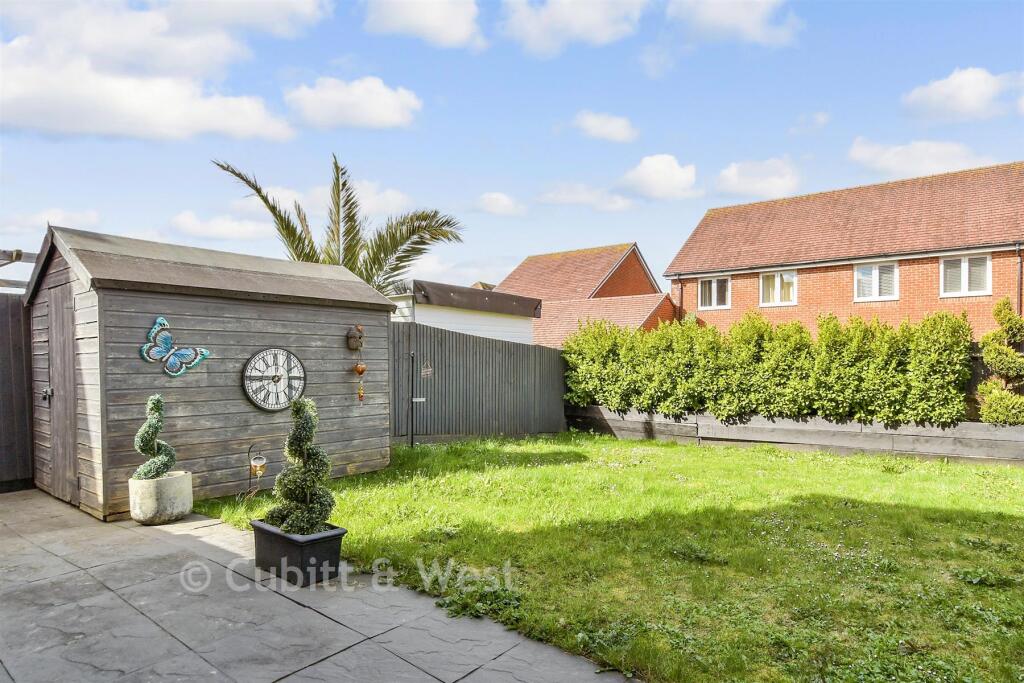 Benjamin Gray Drive, Littlehampton, West Sussex photo 2