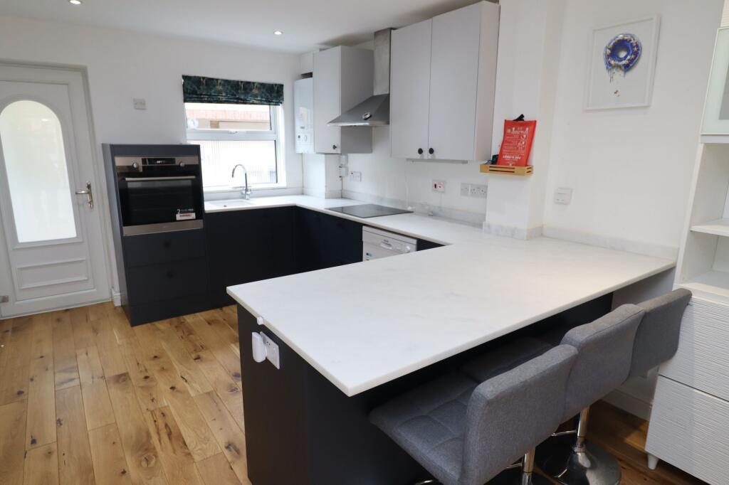 2 bedroom end of terrace house for rent