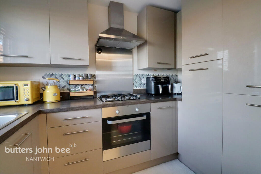 House in Nantwich, Kingsbourne - More