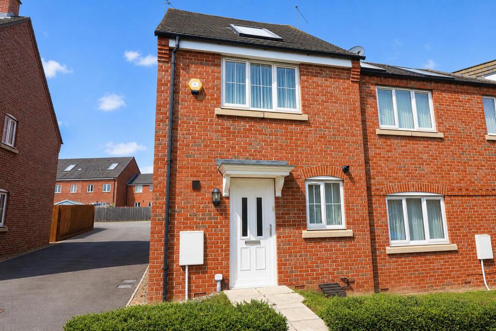 2-bed terraced on Tyne Way, Rushden, Northamptonshire NN10, £220,000