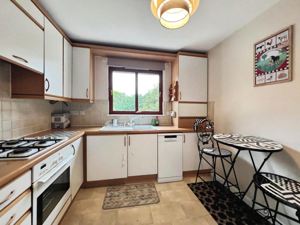 Apartment in Edinburgh, Craigleith - View 3