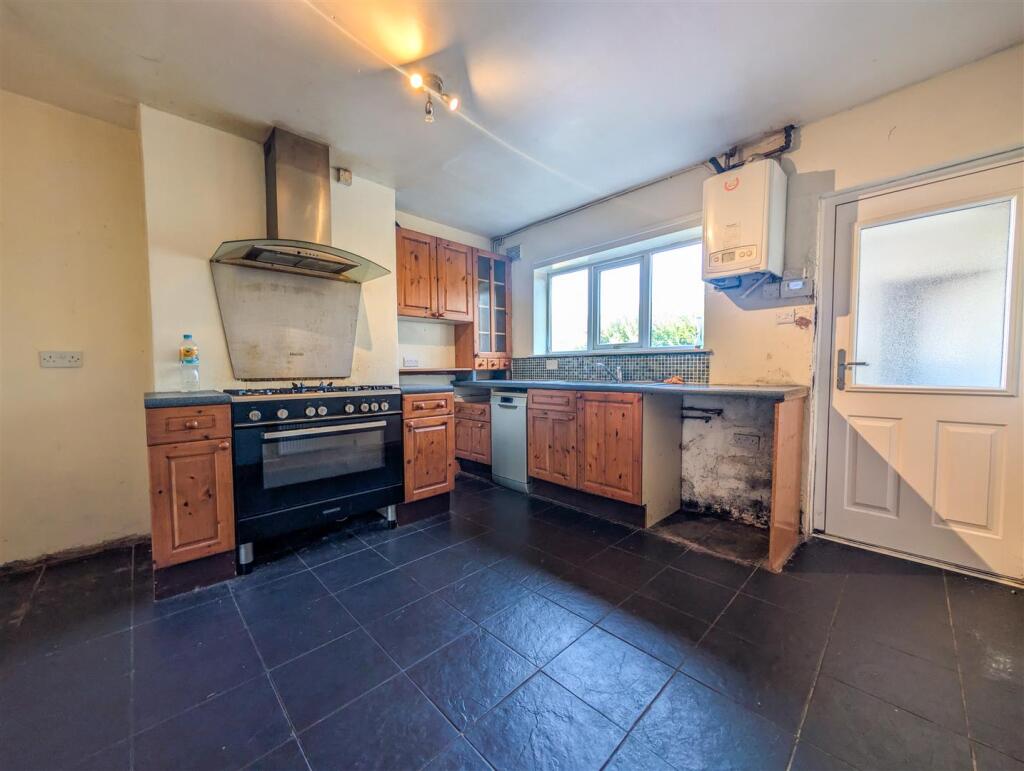 House in Huddersfield, Kitchenroyd, Denby Dale - View 5