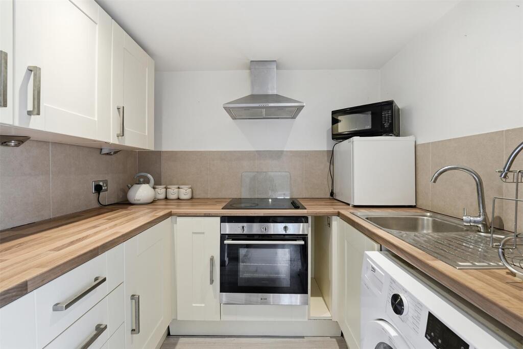 Flat 4,The Owlhurst, Bollington, SK10 5GH photo 4
