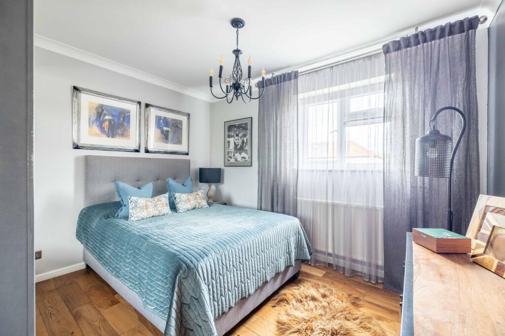 Apartment in Slough - View 5