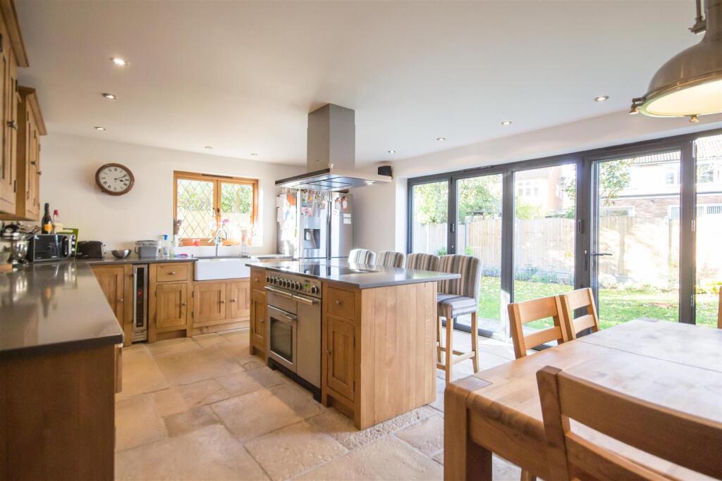 House in Brentwood, Blackmore, Blackmore, Hook End and Wyatts Green - View 4