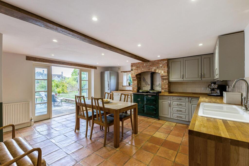 House in Bledington - More