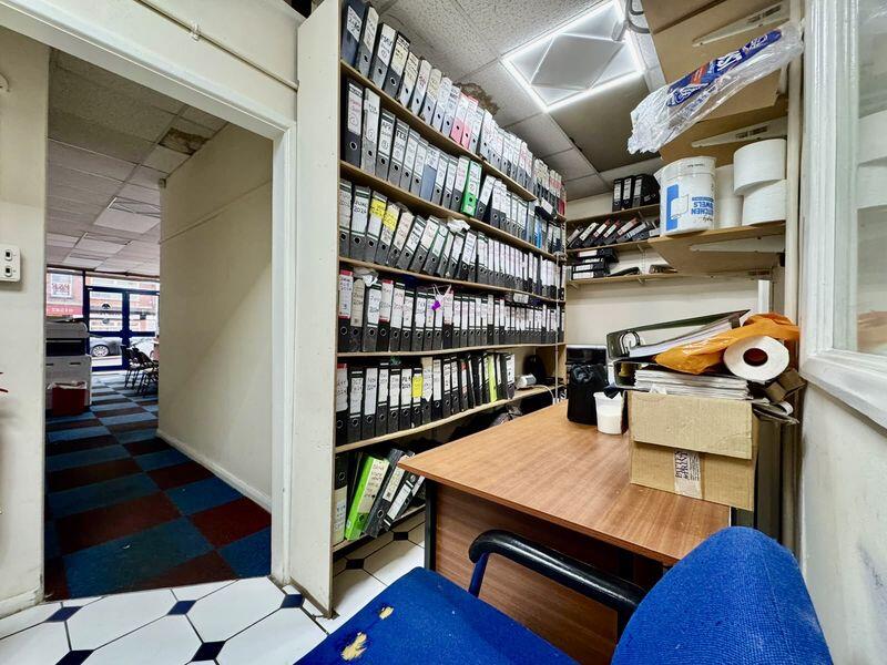 House in Luton - View 4
