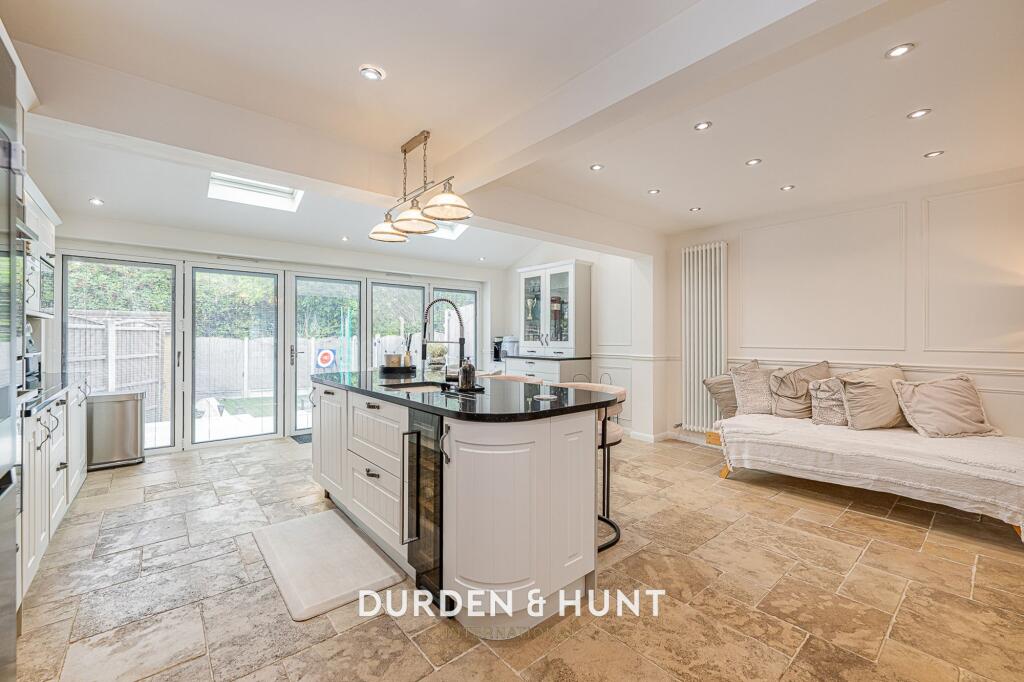 House in Romford - More