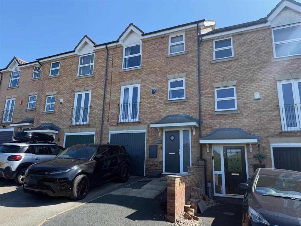 Main image of property: Harvest Mount, Cote Farm, Thackley, Bradford
