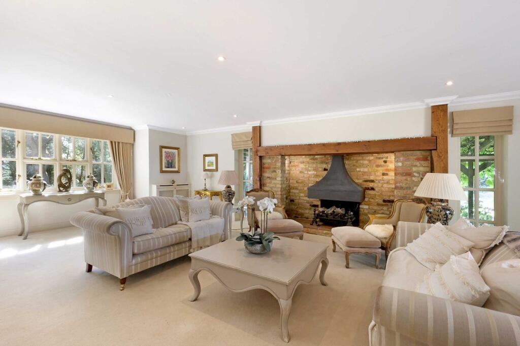 House in Slough, Chalfont St Peter - View 4