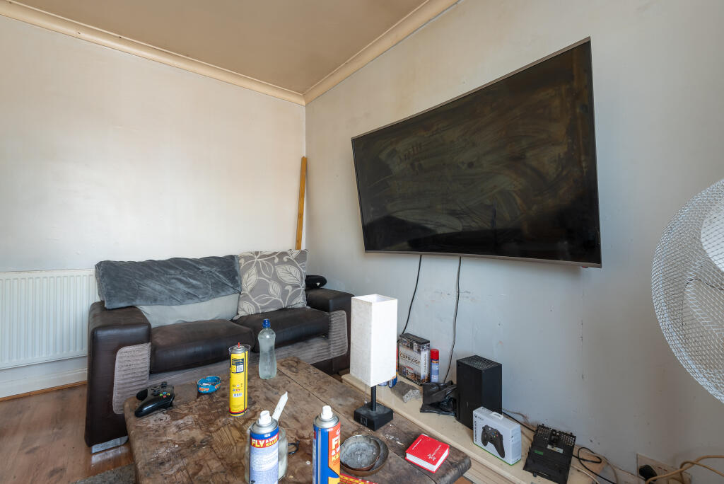 Apartment in Hull - View 4