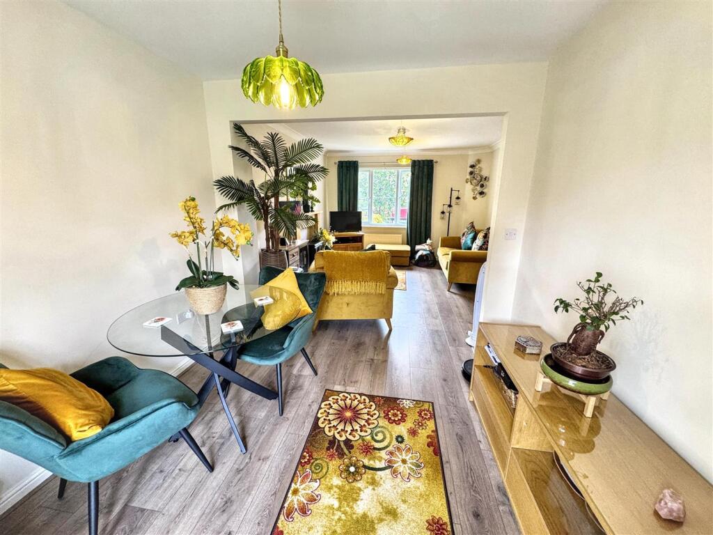 House in Cardiff, Trowbridge - View 5