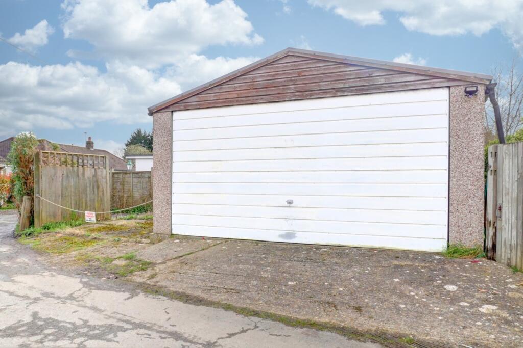 Hawks Road, Hailsham, BN27 - View 3