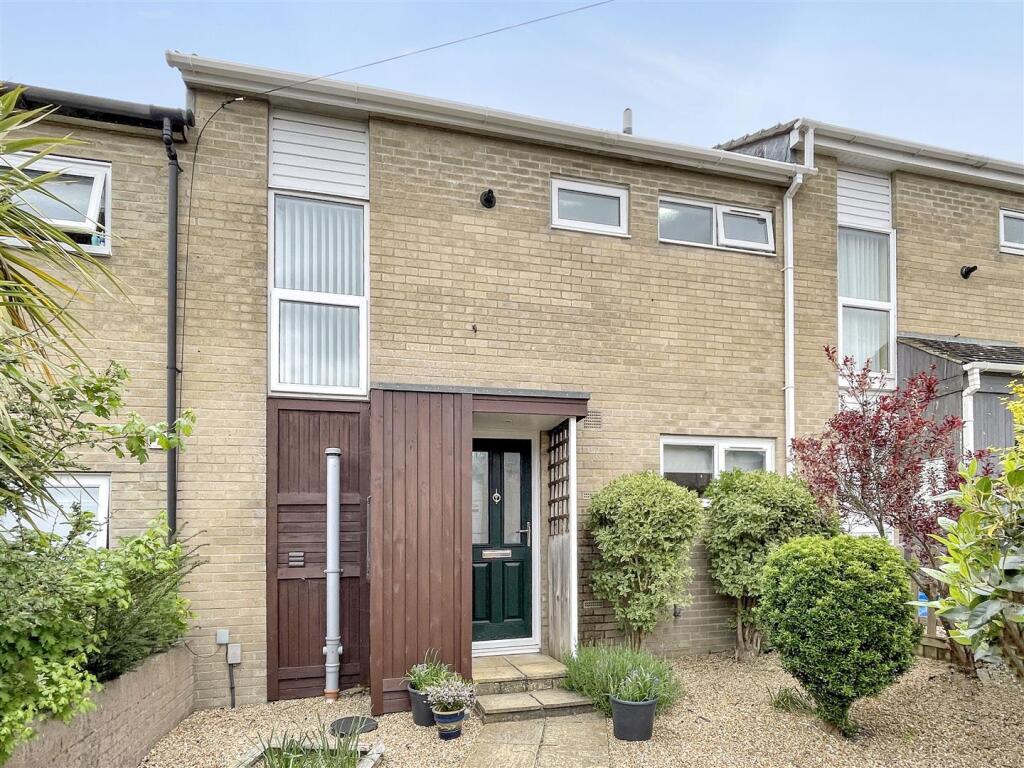 2-bed terraced on Randalls Croft Road, Wilton, £235,000