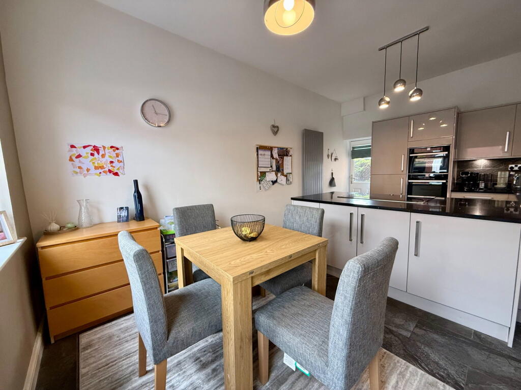 House in South Derbyshire, Derbyshire - More