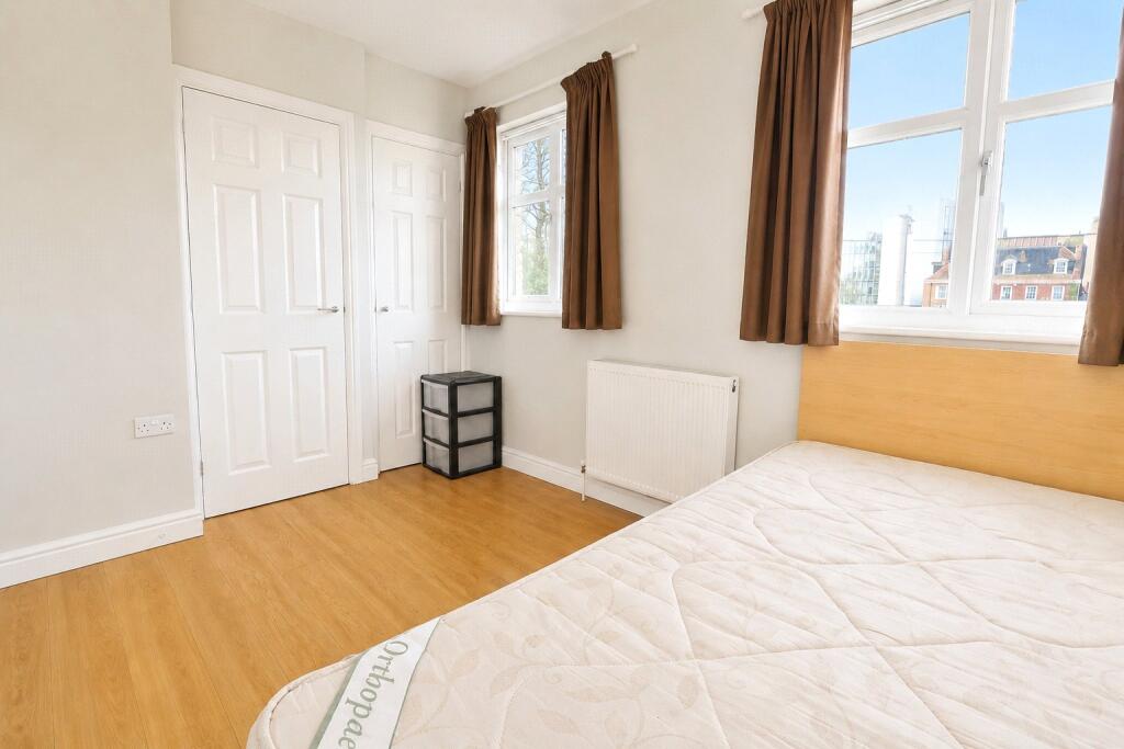 Oriental Road, Woking, Surrey, GU22 - View 5