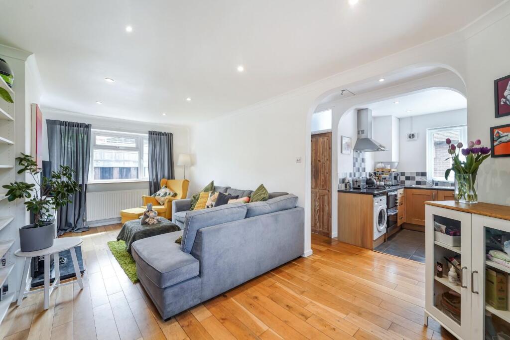 Apartment in Epsom and Ewell, Stoneleigh - View 5