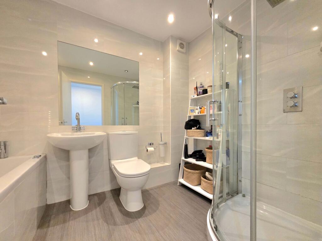 Apartment in Croydon - View 4