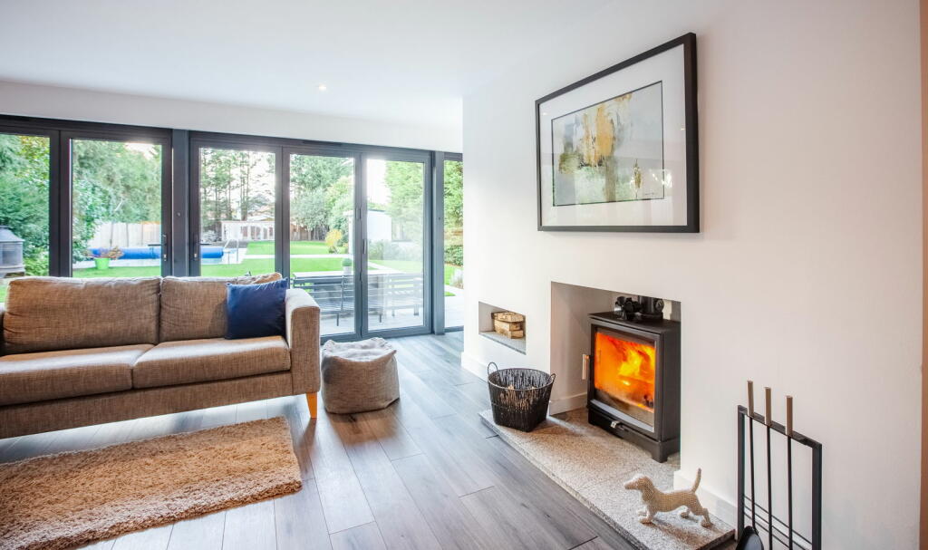 The Orchard, Ferry Road, Hullbridge, SS5 photo 4