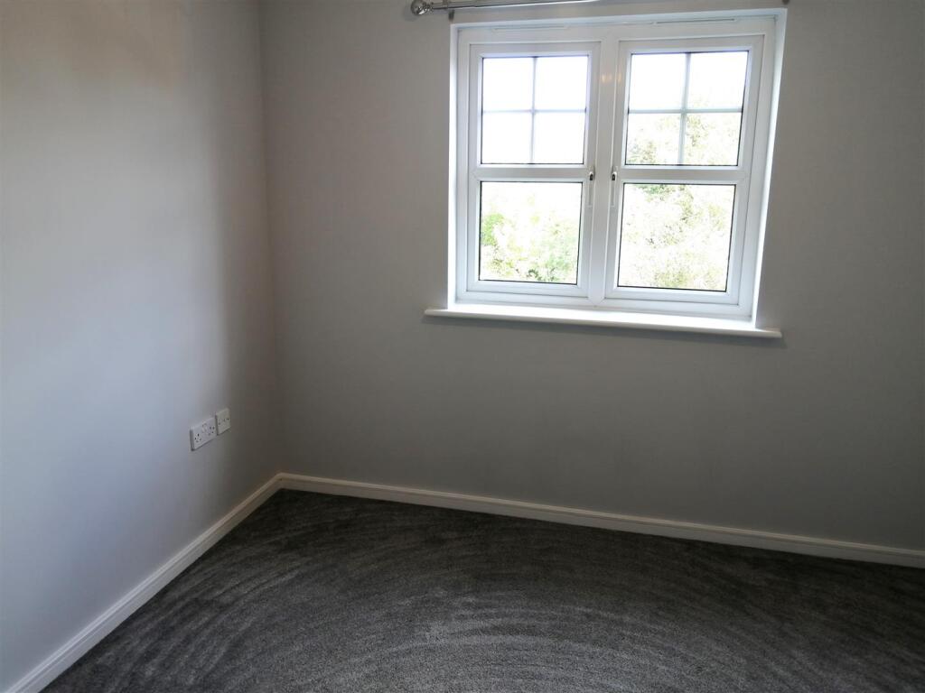 Apartment in Manchester, Burnage - View 2