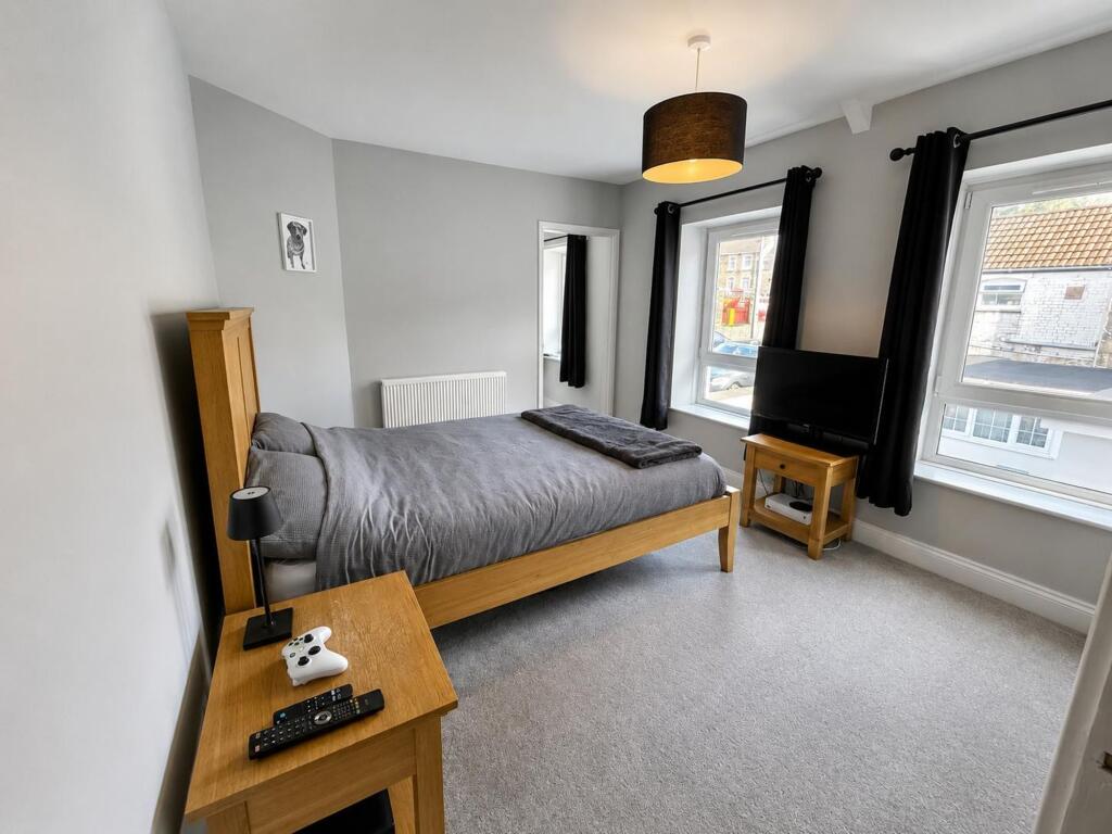 House in Crumlin, Caerphilly - More