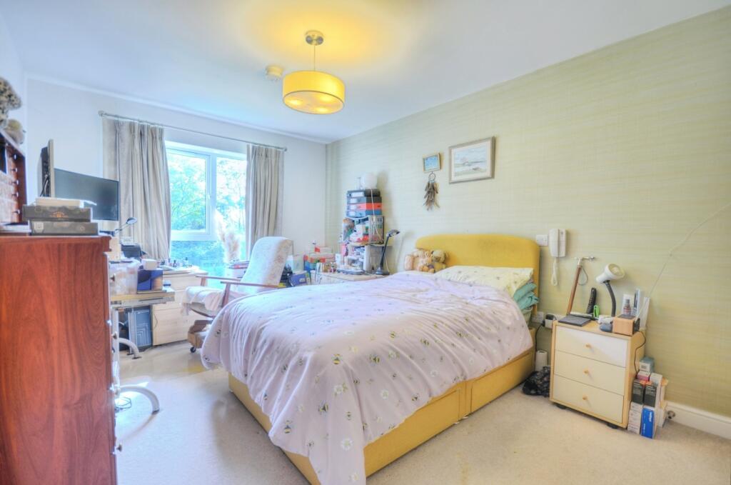 Apartment in Southampton - View 5