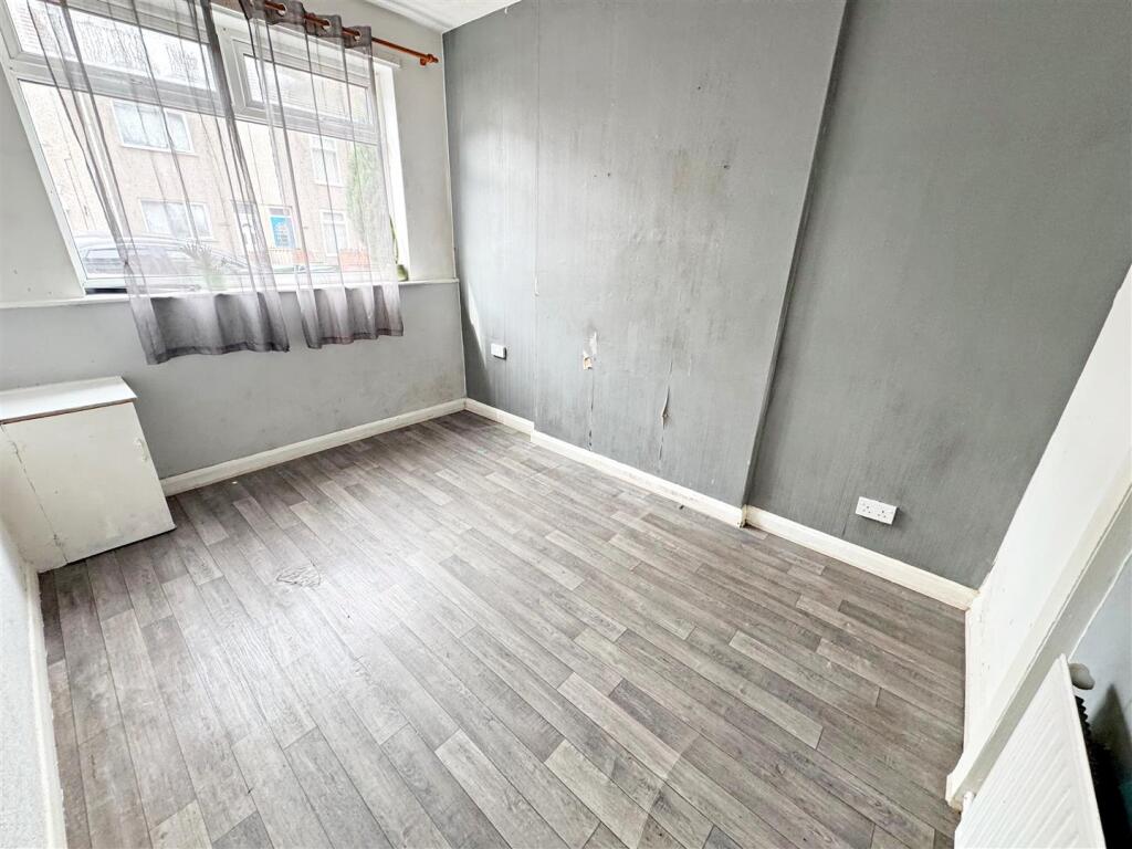 House in Grimsby, Holme Hill - View 2