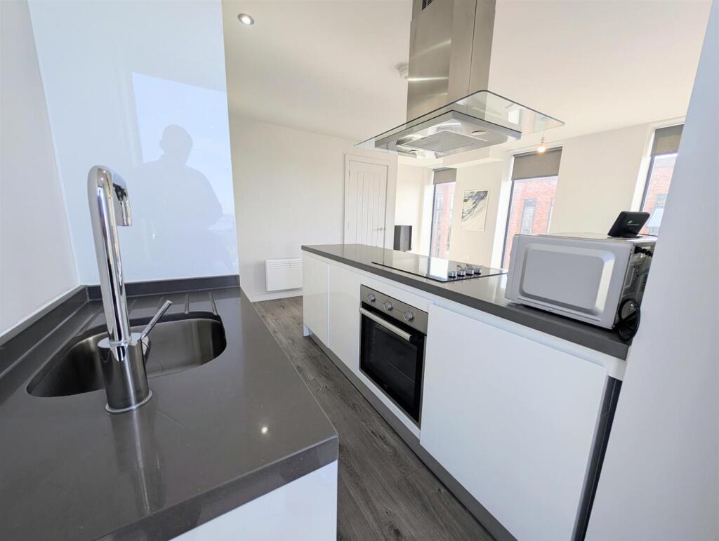 Apartment in Liverpool - More