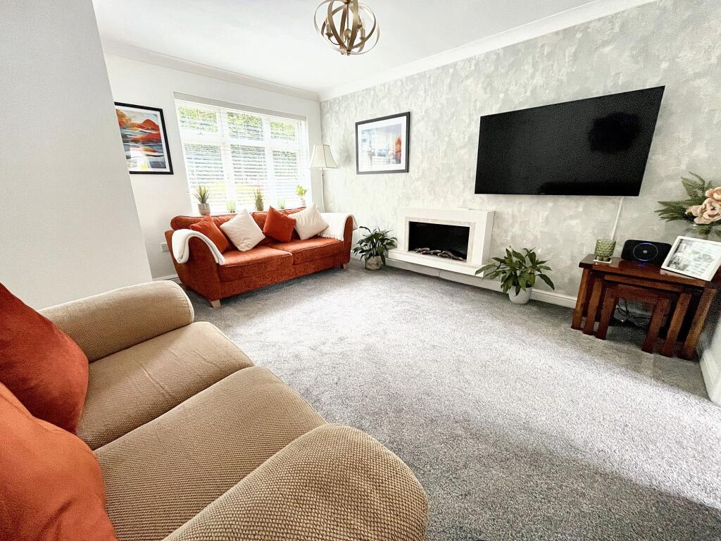 Redmere Drive, Bury, BL9 photo 5