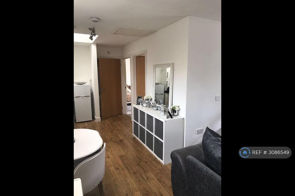 Apartment in Chippenham, Monkton, Pewsham - View 4