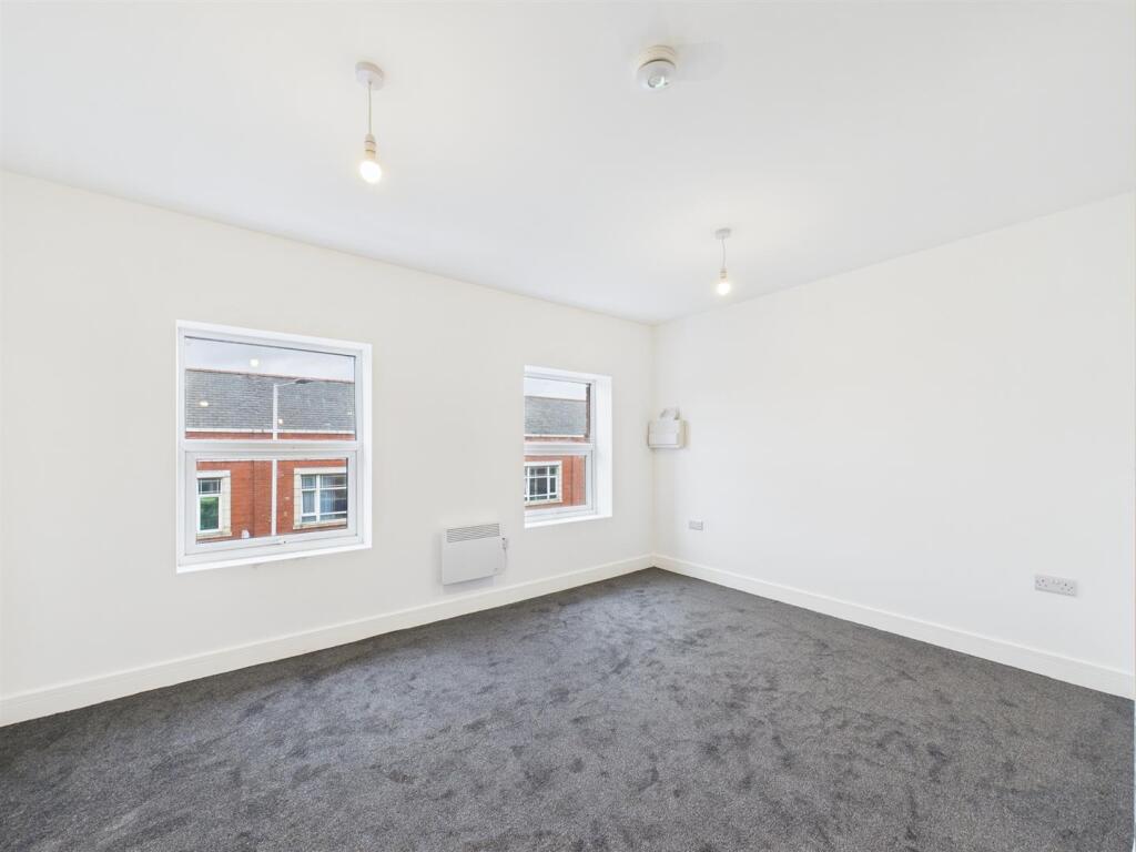 Apartment in Chester - More