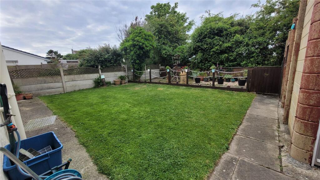 Roe Buck Estate, Llanfachraeth, Holyhead, Isle of Anglesey, LL65 photo 3