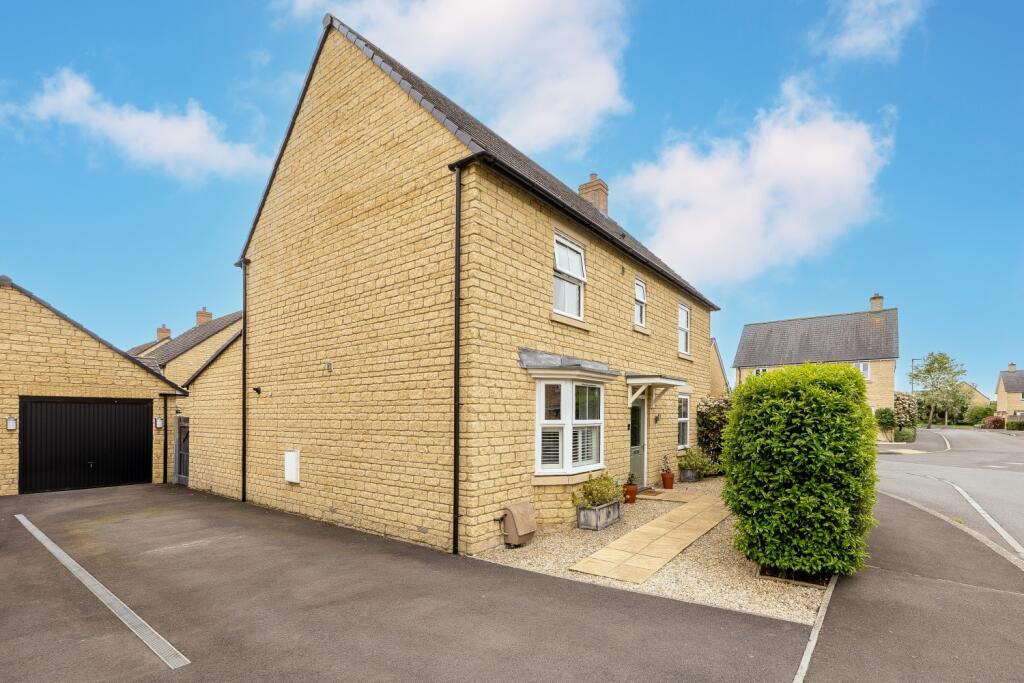 Main image of property: Elmhurst Way, Carterton, Oxfordshire, OX18