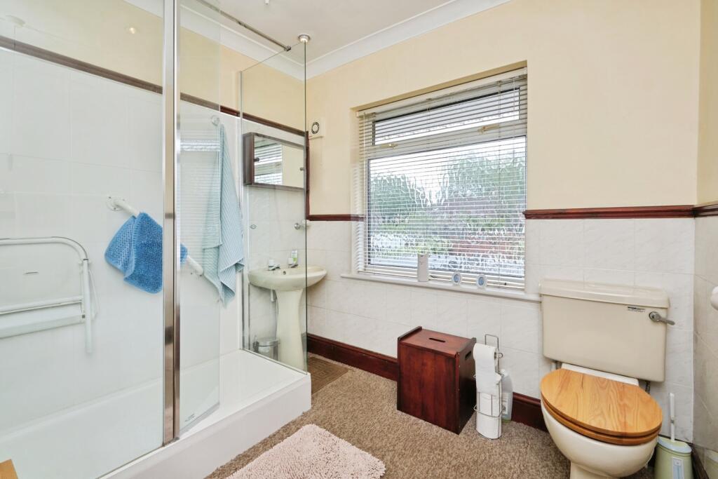 House in Birmingham, West Midlands - More