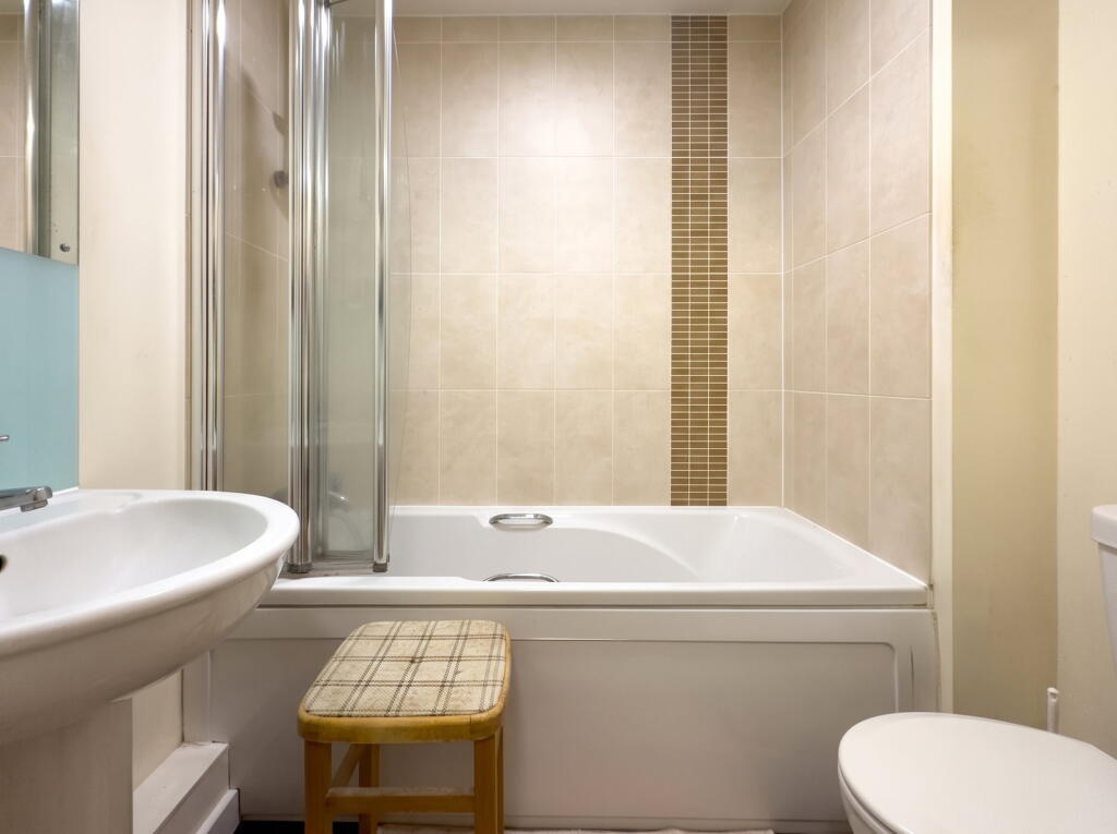 House in Winchester, New Alresford - More