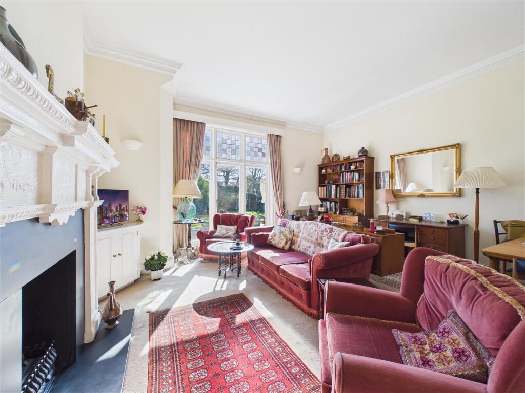 Beauchamp Road, East Molesey photo 4