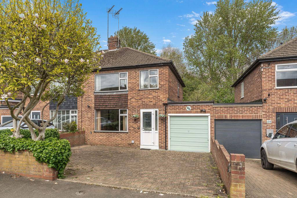 Main image of property: Hillview Crescent, Banbury - No onward chain