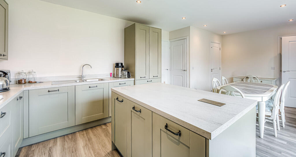 Farrow Drive, Barnham photo 5