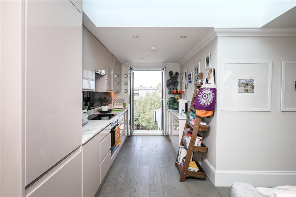 Apartment in London - View 5