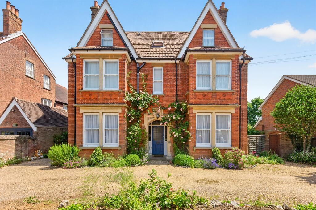 Main image of property: Rosebery Avenue, Harpenden