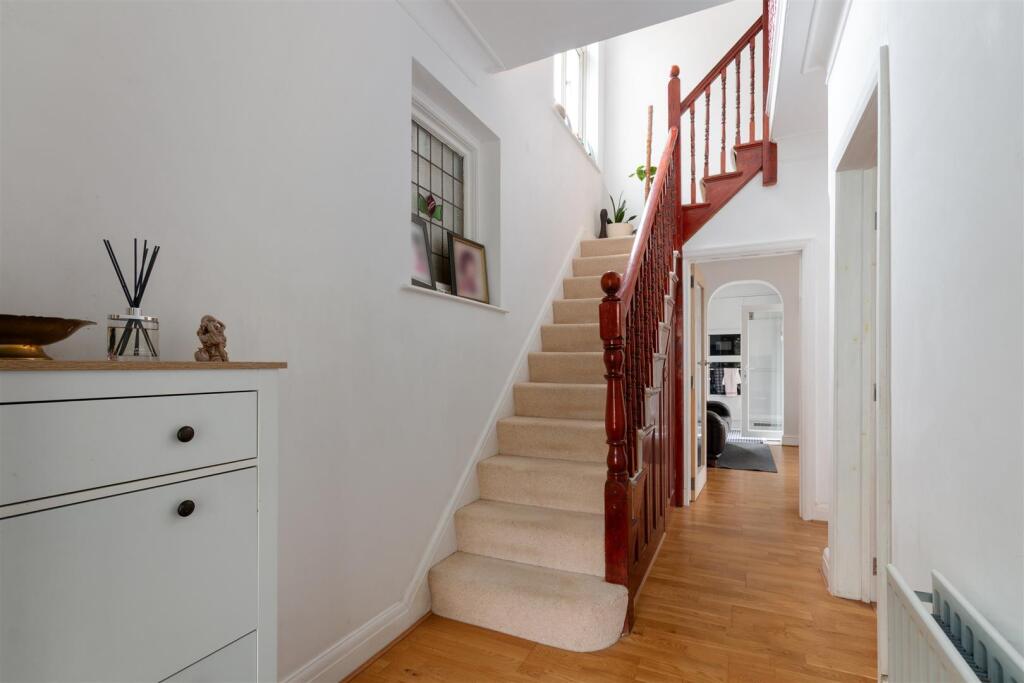 Cranleigh Road, Merton Park SW19 photo 3
