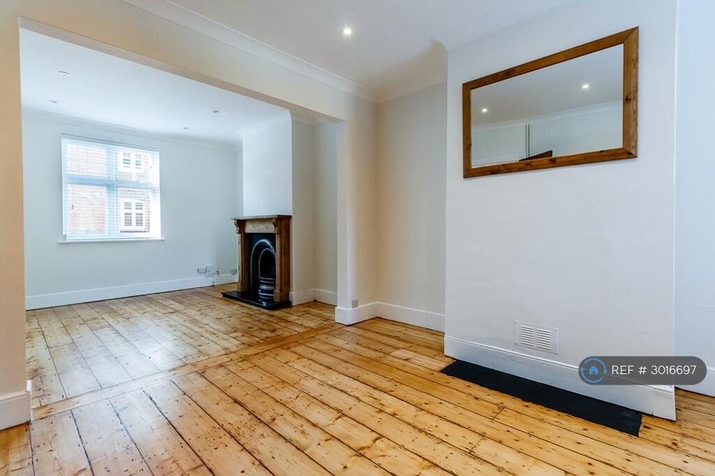 House in Slough - View 2