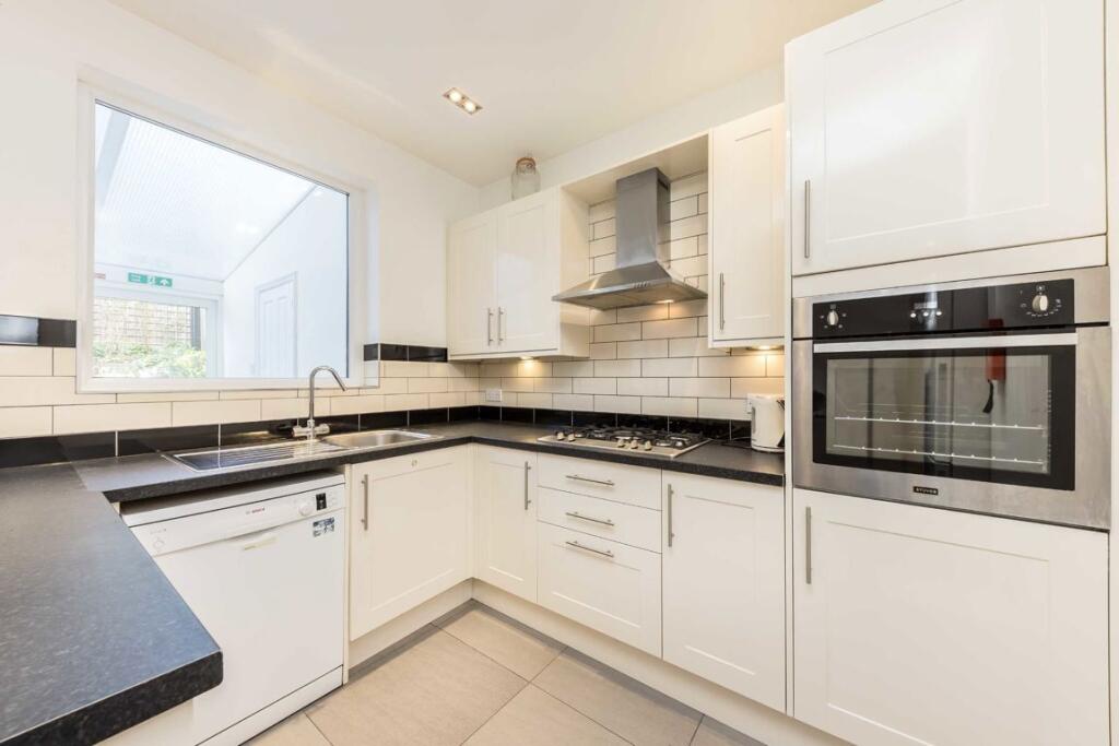 House in London - View 2