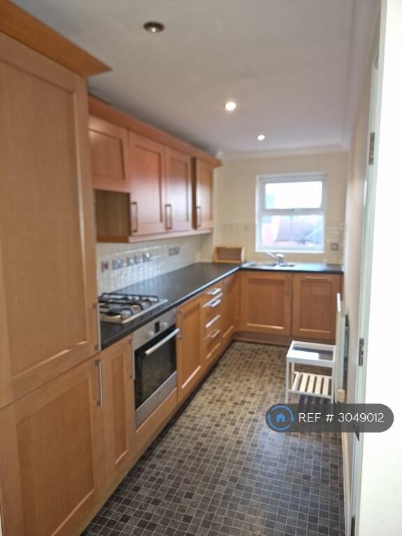 Apartment in Milton Keynes - View 3