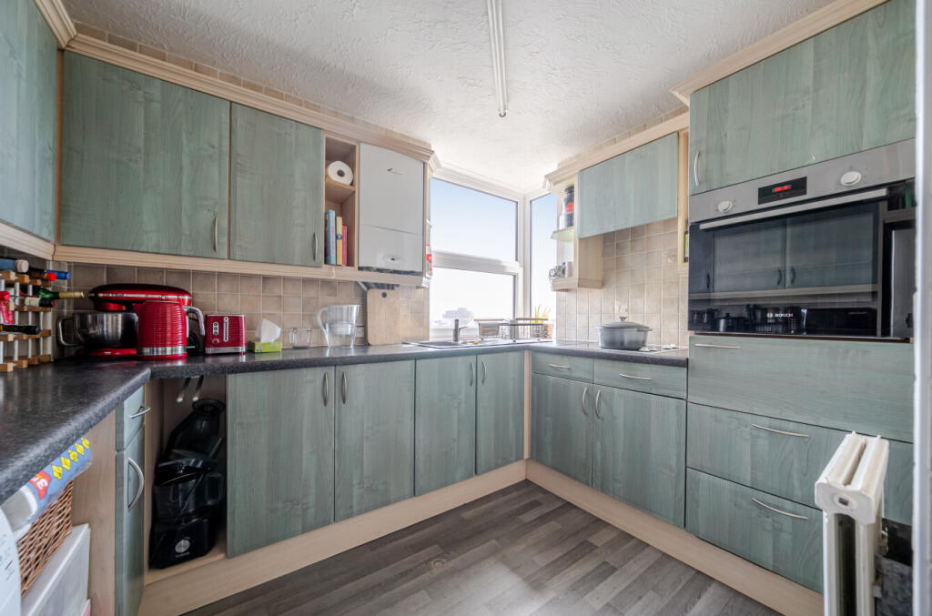 Apartment in Worthing, West Sussex - View 3
