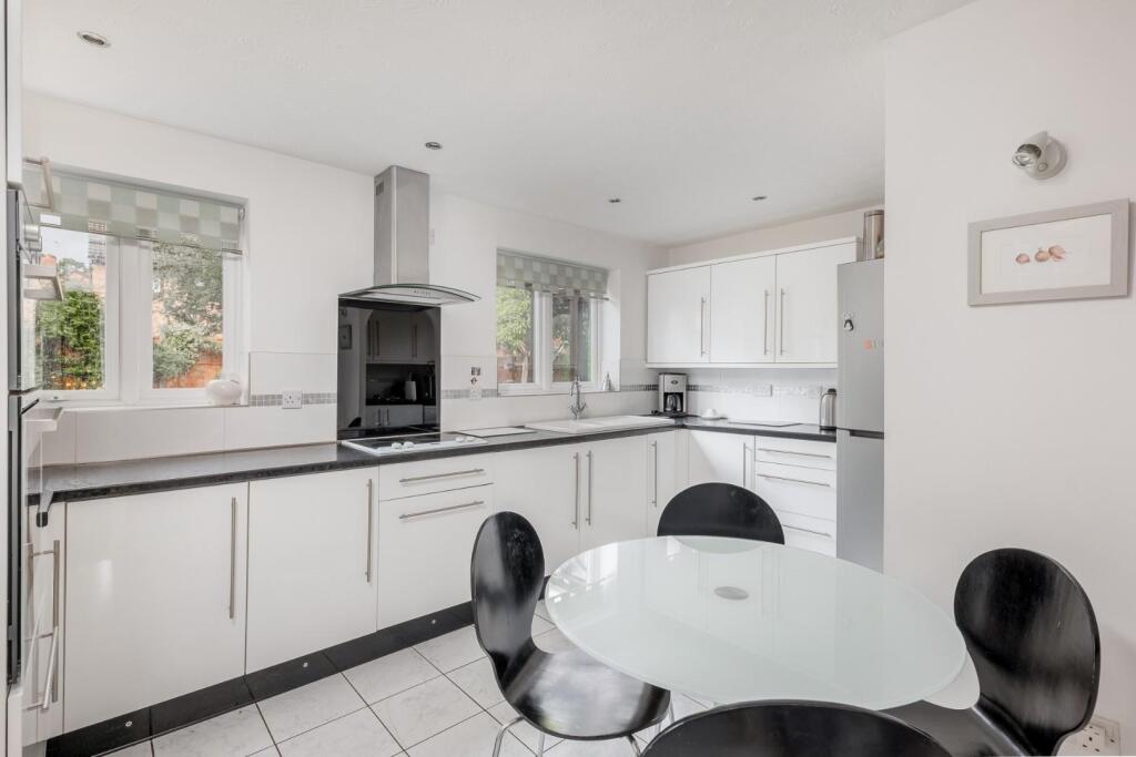House in Stratford-on-Avon, Stratford-upon-Avon - View 3