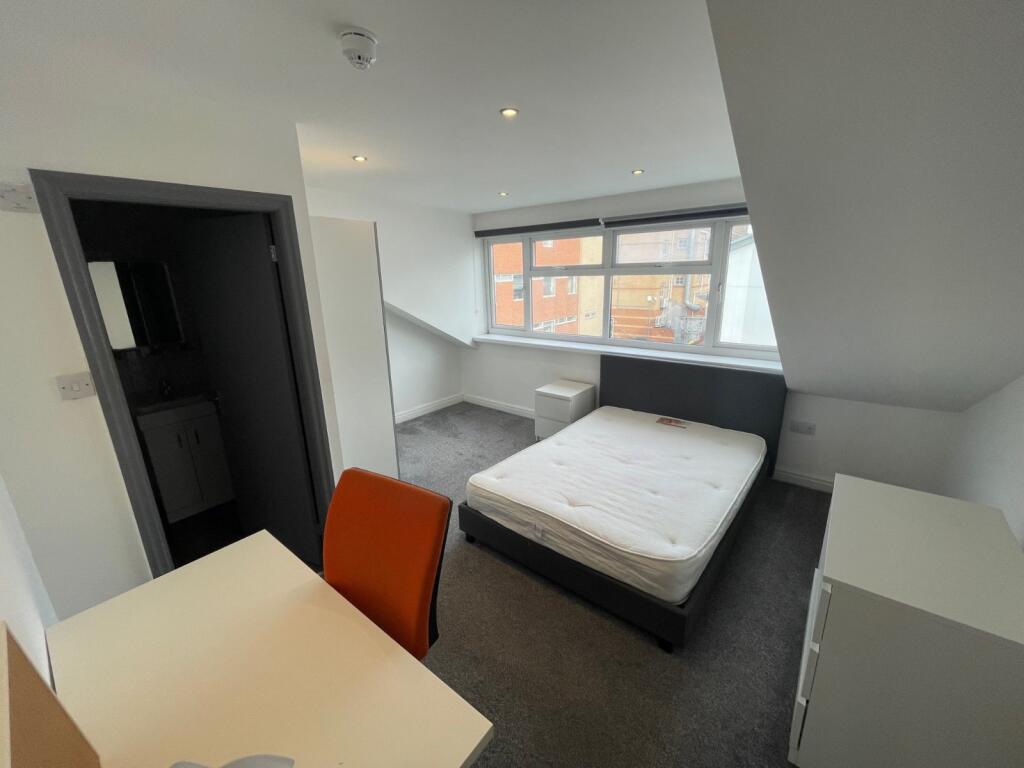 House in Leeds, Bagby Fields, Woodhouse - More